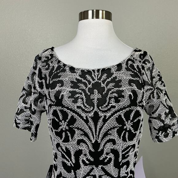 JS Collections Embroidered Lace Column Evening Gown Black and White Size 4 Dress - Picture 7 of 14